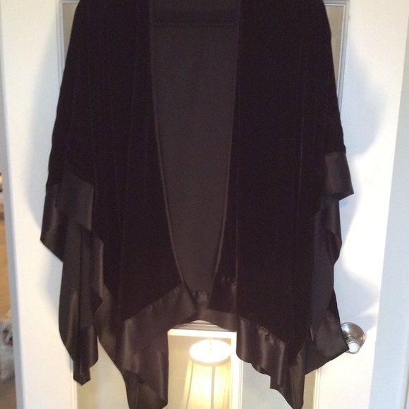 Women’s capes - Picture 5 of 7